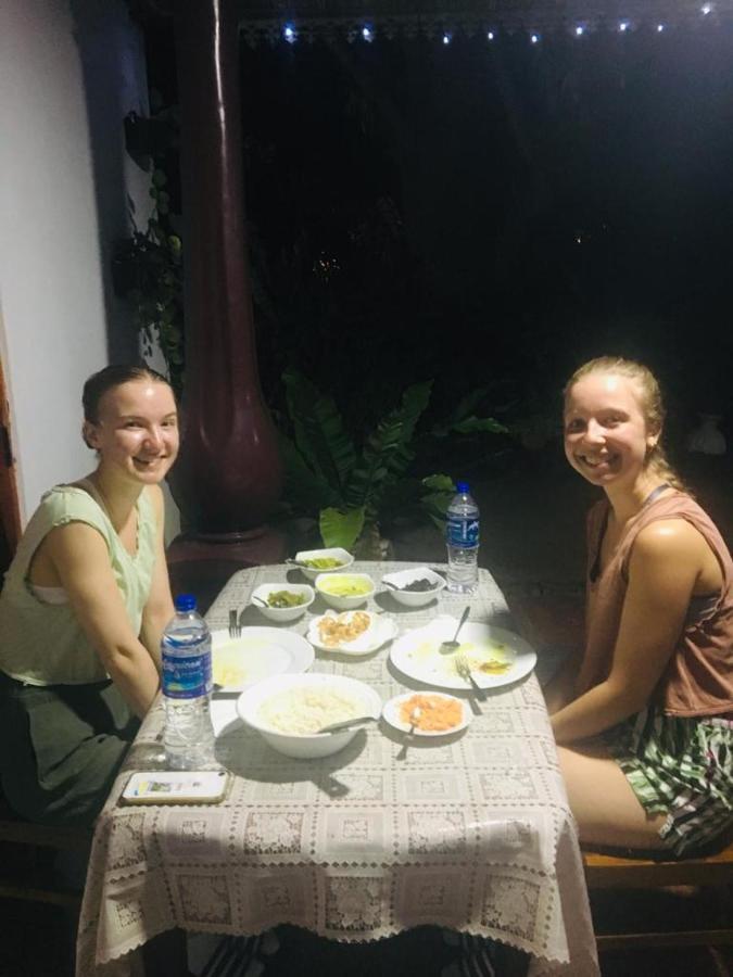 Malee Homestay Polonnaruwa Esterno foto