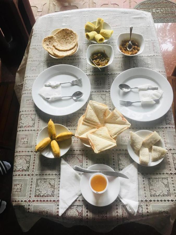 Malee Homestay Polonnaruwa Esterno foto
