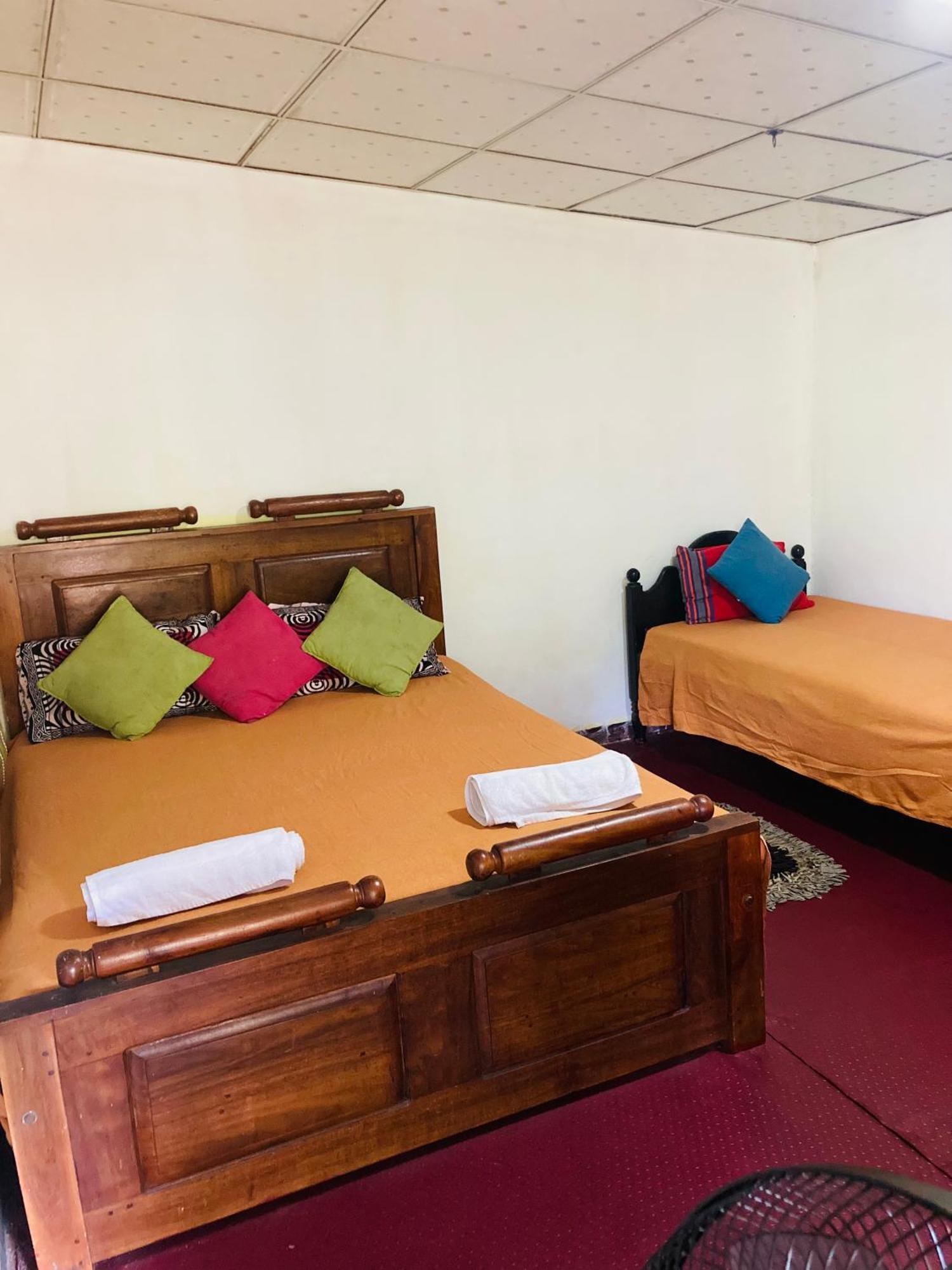 Malee Homestay Polonnaruwa Esterno foto