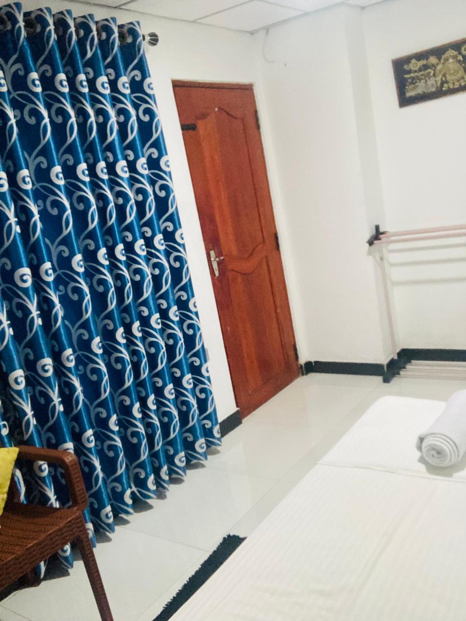 Malee Homestay Polonnaruwa Esterno foto