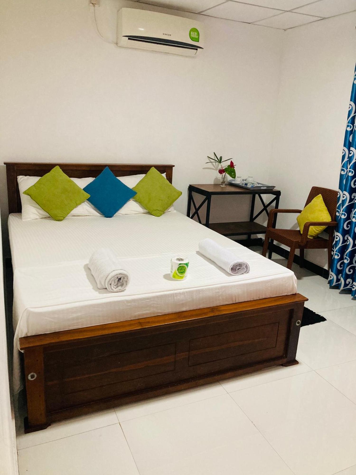 Malee Homestay Polonnaruwa Esterno foto