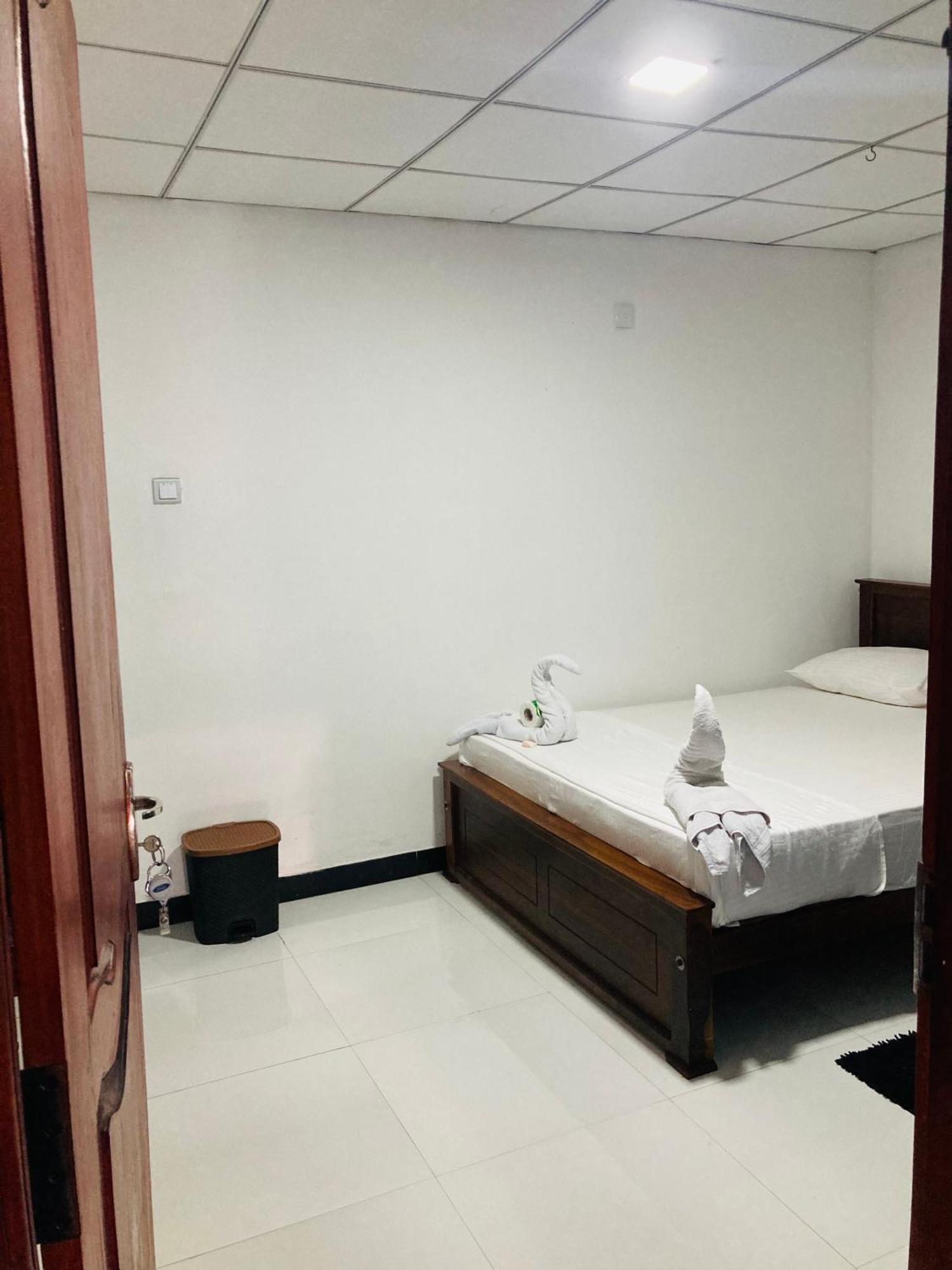 Malee Homestay Polonnaruwa Esterno foto