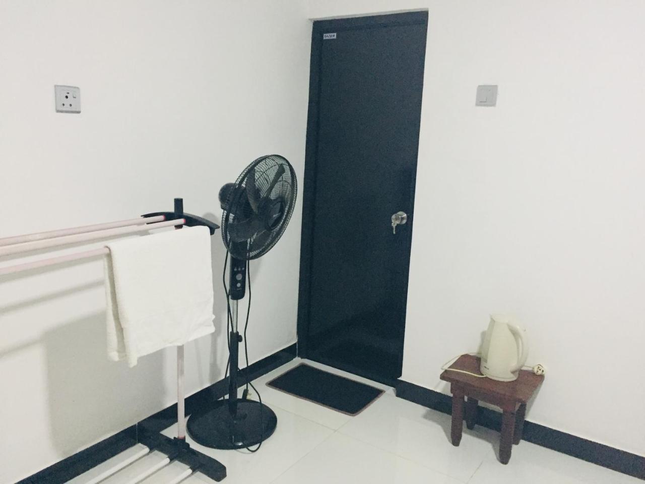 Malee Homestay Polonnaruwa Esterno foto