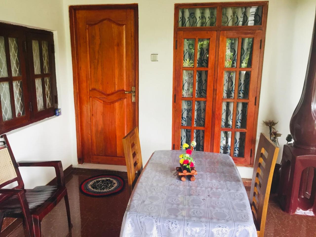 Malee Homestay Polonnaruwa Esterno foto