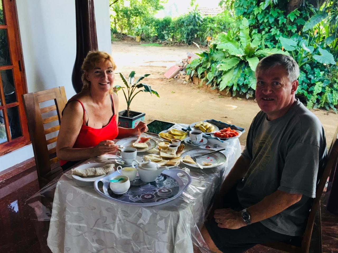 Malee Homestay Polonnaruwa Esterno foto