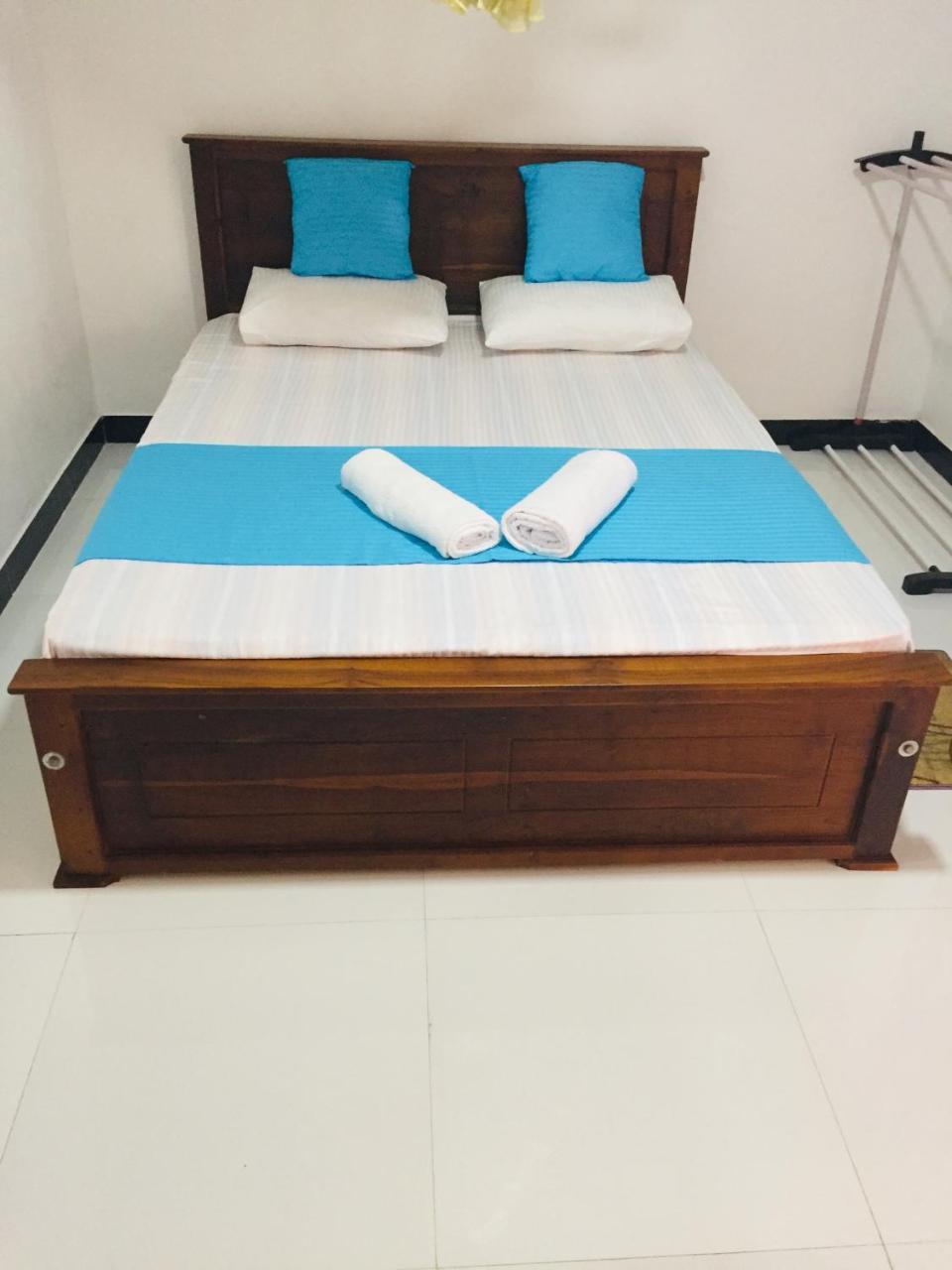 Malee Homestay Polonnaruwa Esterno foto