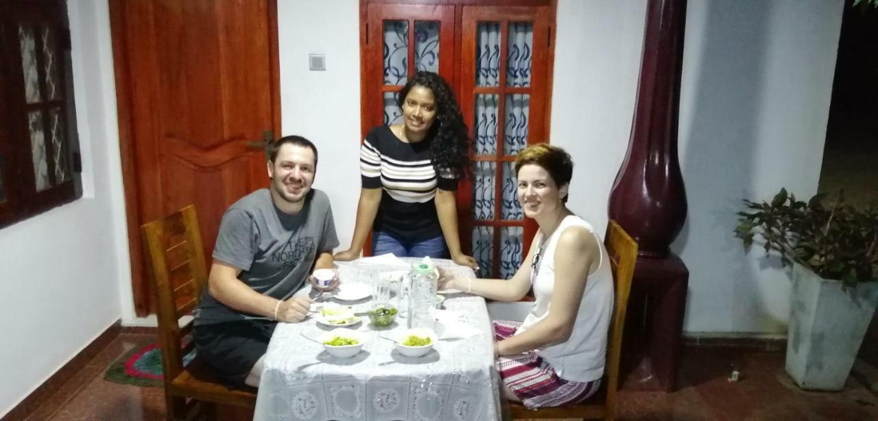 Malee Homestay Polonnaruwa Esterno foto