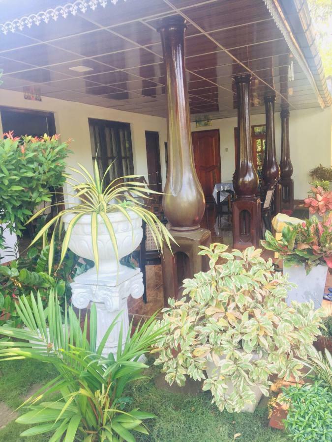 Malee Homestay Polonnaruwa Esterno foto