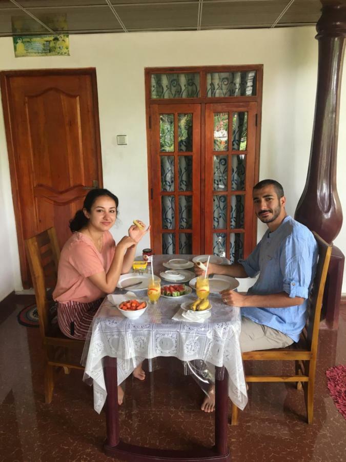 Malee Homestay Polonnaruwa Esterno foto