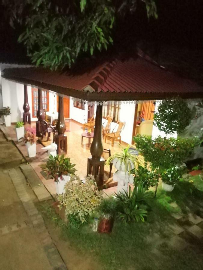 Malee Homestay Polonnaruwa Esterno foto