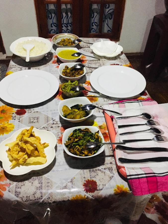 Malee Homestay Polonnaruwa Esterno foto